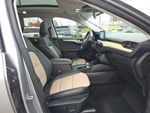 Certified 2022 Ford Escape Titanium w/ Titanium Premium Package image 18