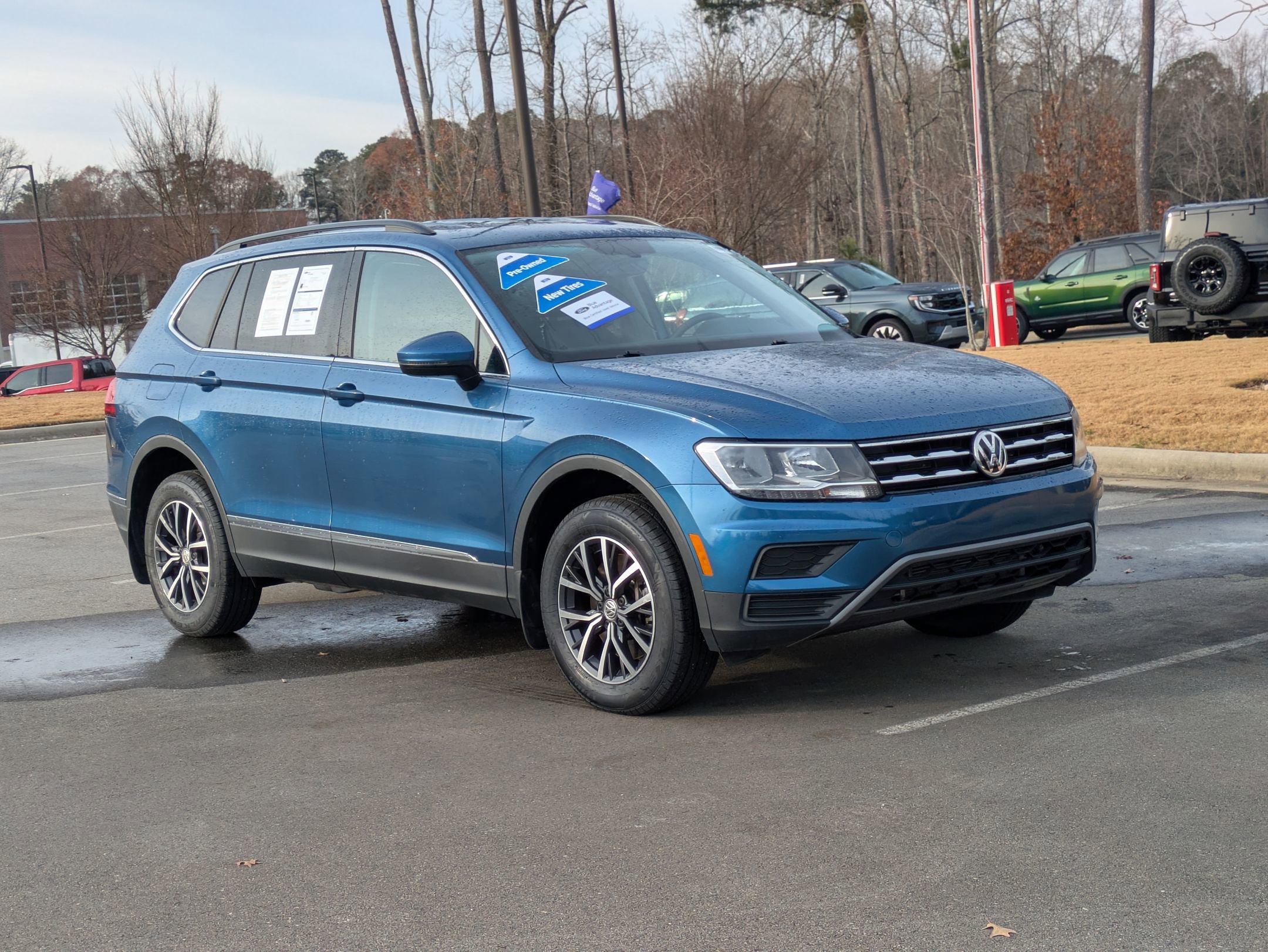 Used 2020 Volkswagen Tiguan SE image 2