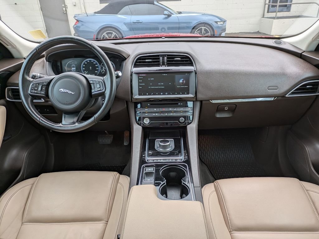 Used 2017 Jaguar F-PACE Prestige image 15