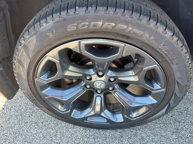 Used 2022 RAM 1500 Limited w/ Body-Colour Bumper Group AWD/4WD image 9