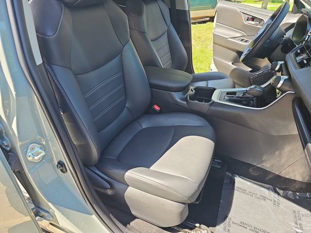 Used 2022 Toyota RAV4 XLE Premium AWD/4WD image 10