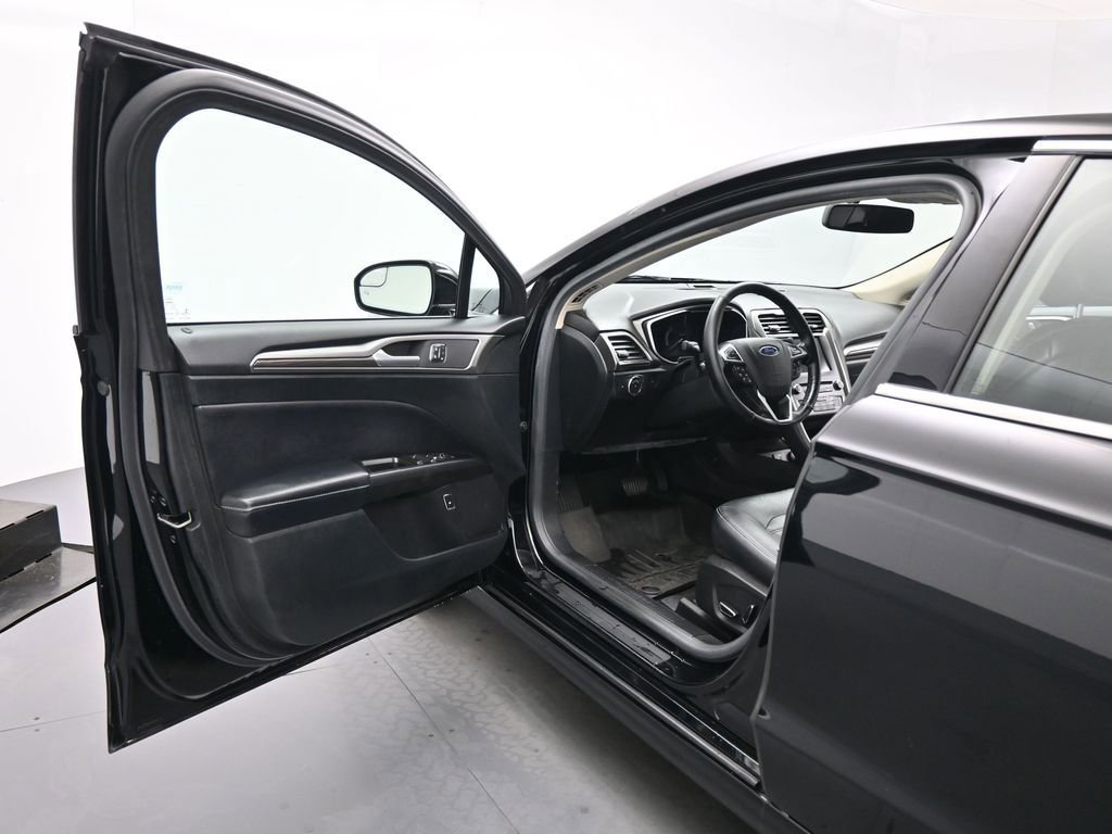 Certified 2017 Ford Fusion Energi SE image 9