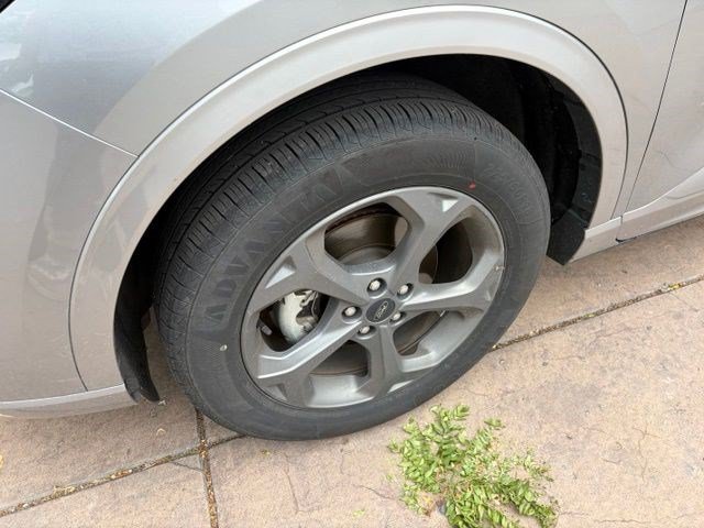 Certified 2024 Ford Escape ST-Line AWD/4WD image 12
