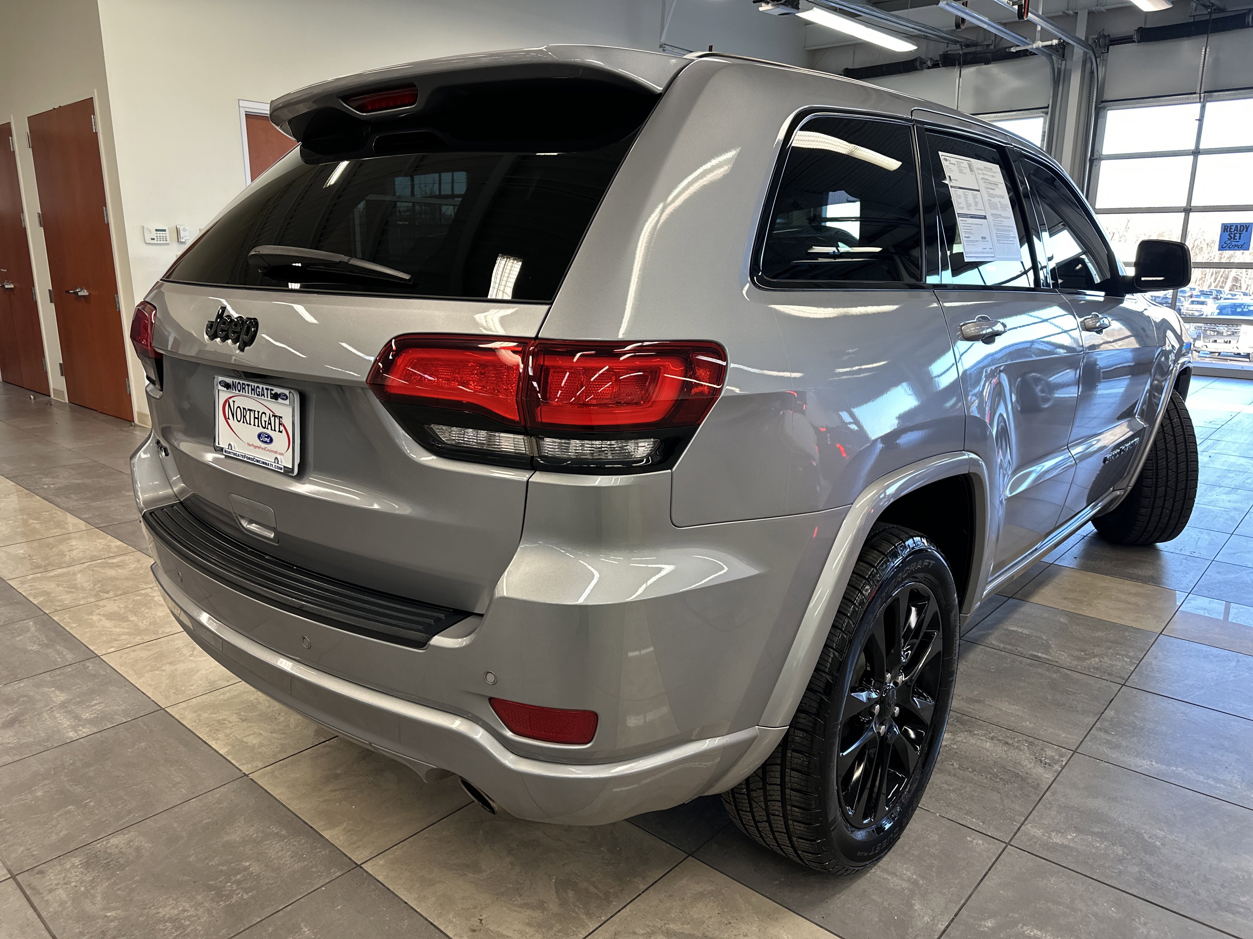Used 2018 Jeep Grand Cherokee Altitude image 11