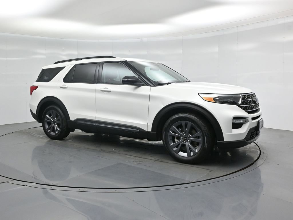 Certified 2023 Ford Explorer XLT w/ Equipment Group 202A image 4