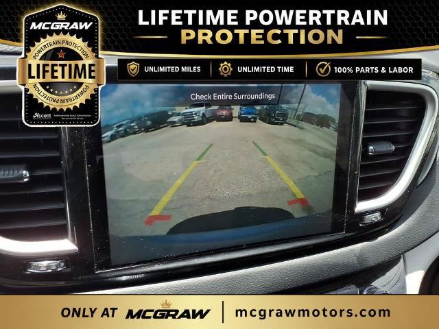 Used 2023 Chrysler Pacifica Touring-L FWD image 18