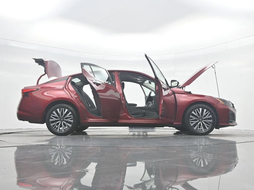 Used 2024 Nissan Altima 2.5 SV FWD image 50
