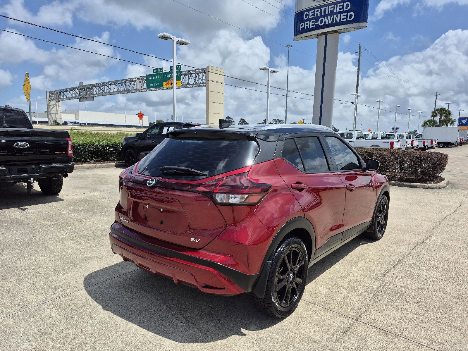 Used 2023 Nissan Kicks SV image 4