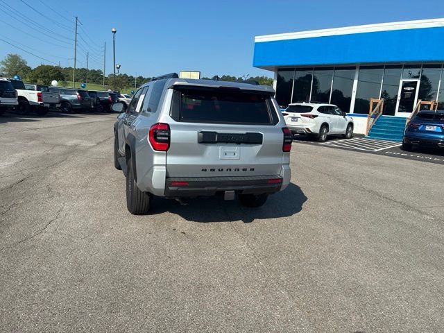 Used 2025 Toyota 4Runner SR5 AWD/4WD image 30