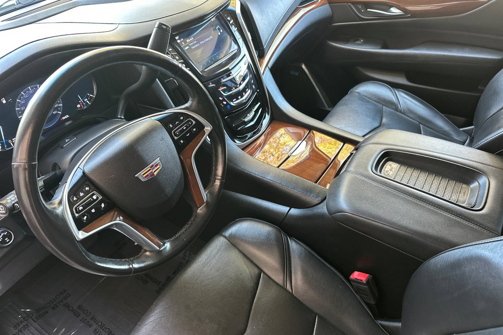 Used 2018 Cadillac Escalade Premium Luxury AWD/4WD image 10