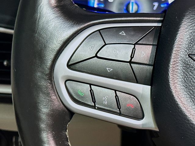 Used 2020 Chrysler Pacifica Touring-L image 37