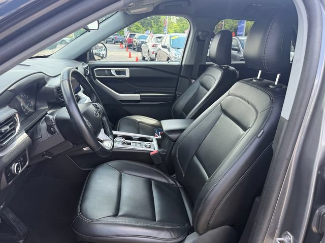 Certified 2023 Ford Explorer XLT w/ Equipment Group 202A AWD/4WD image 7