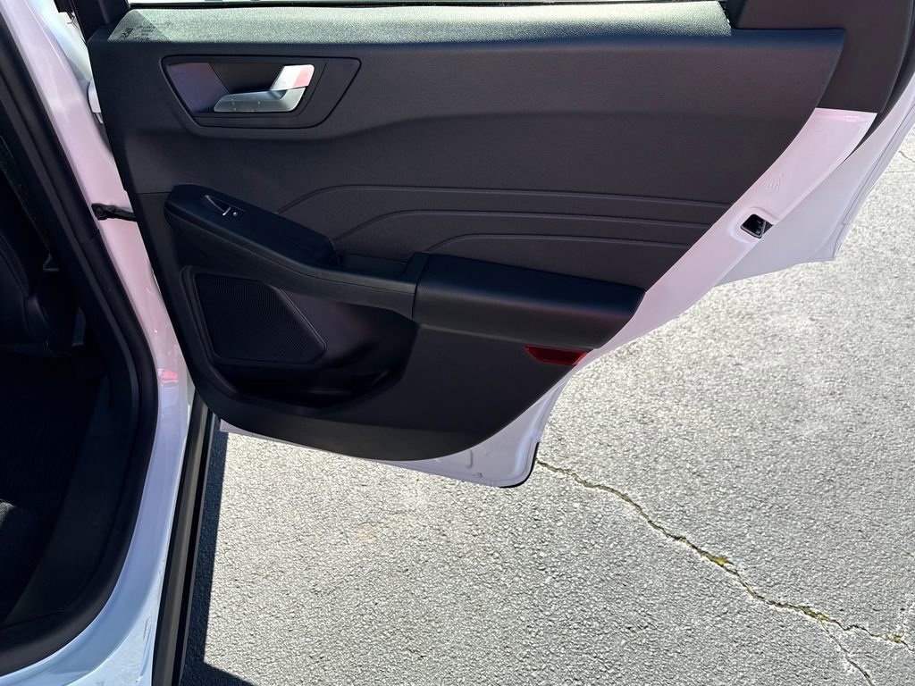 Certified 2025 Ford Escape Platinum w/ Class II Trailer Tow Package image 16