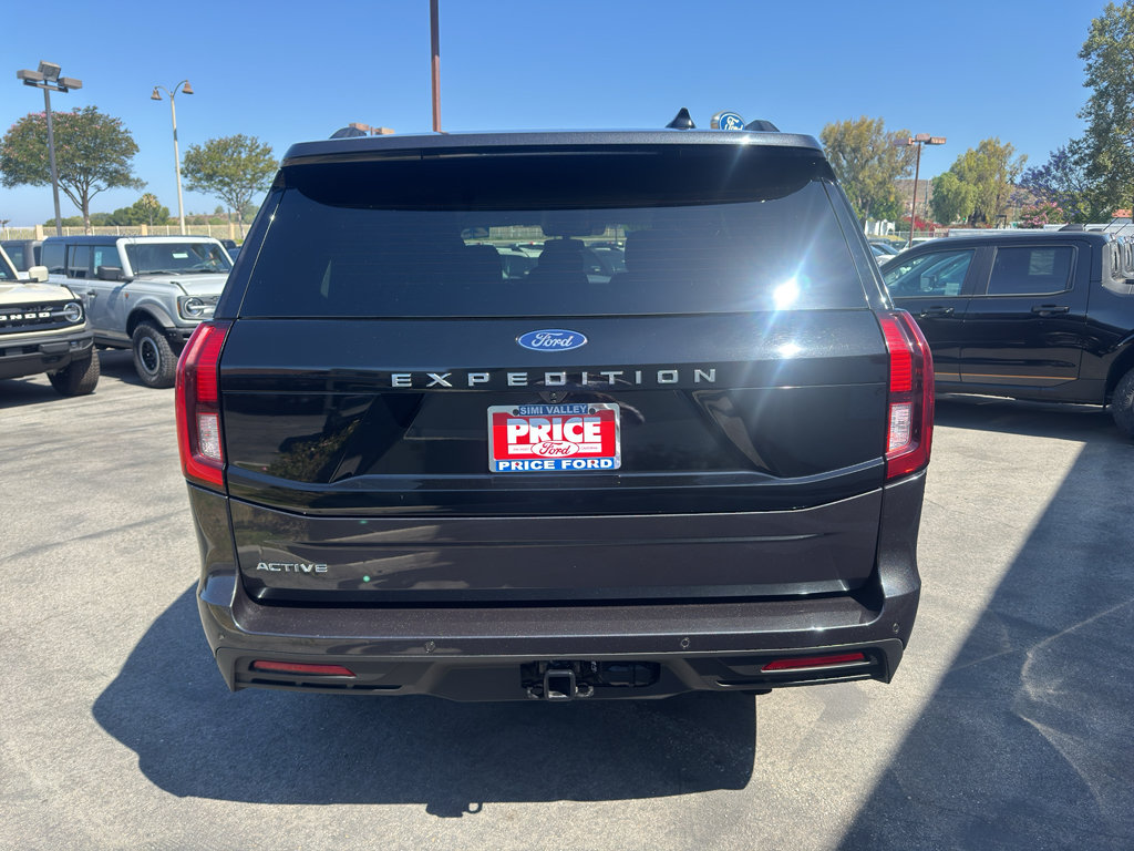 Certified 2025 Ford Expedition Active RWD image 3