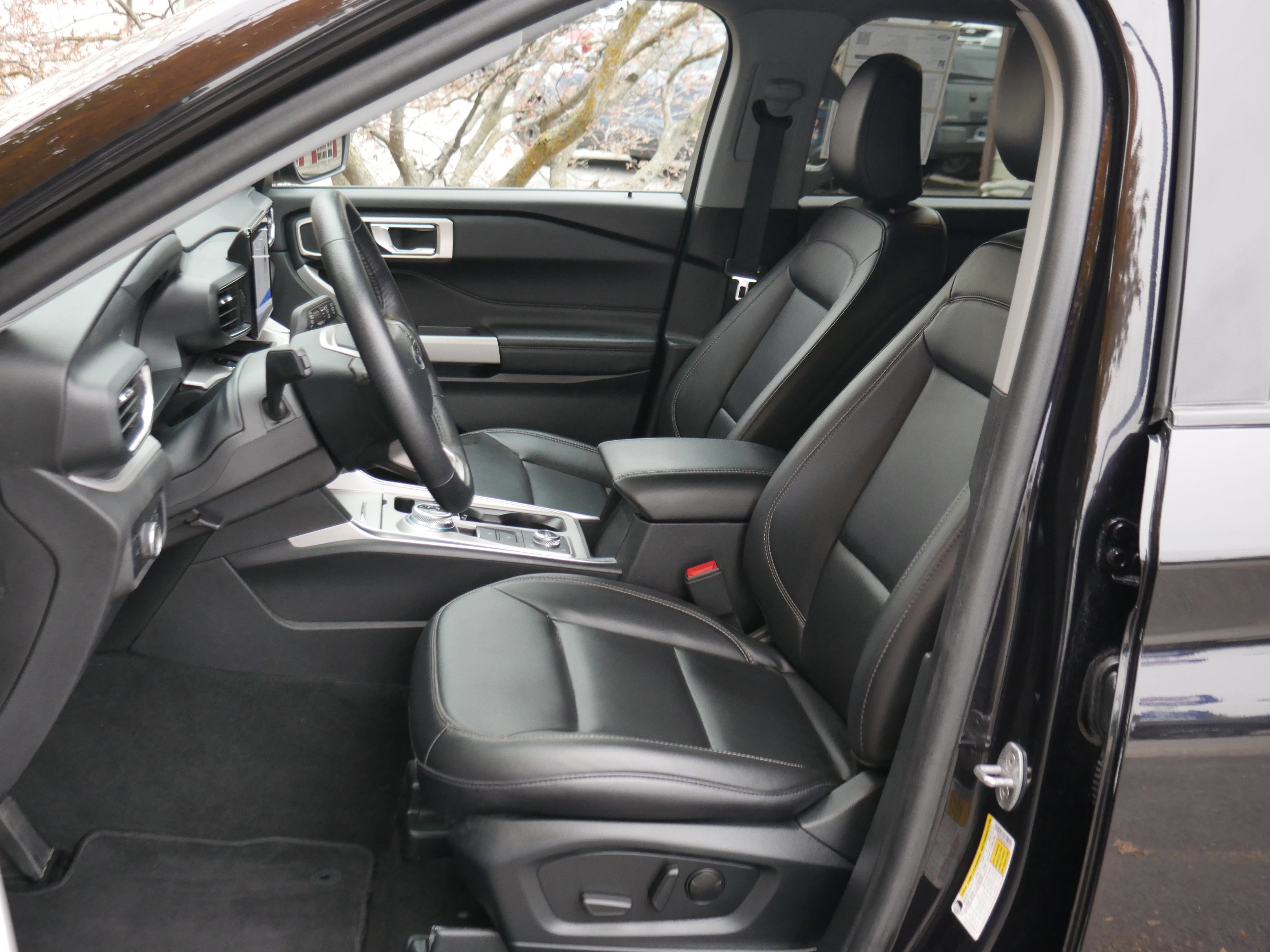 Certified 2024 Ford Explorer XLT w/ Equipment Group 202A image 9