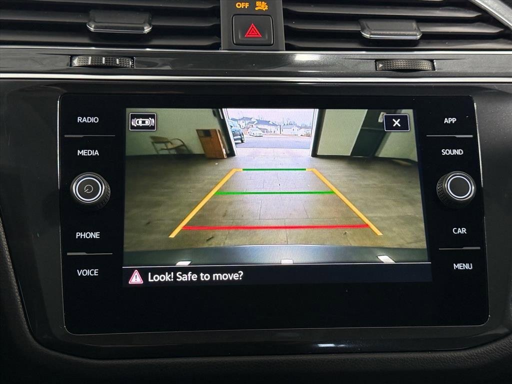 Used 2023 Volkswagen Tiguan SE w/ Panoramic Sunroof Package image 25