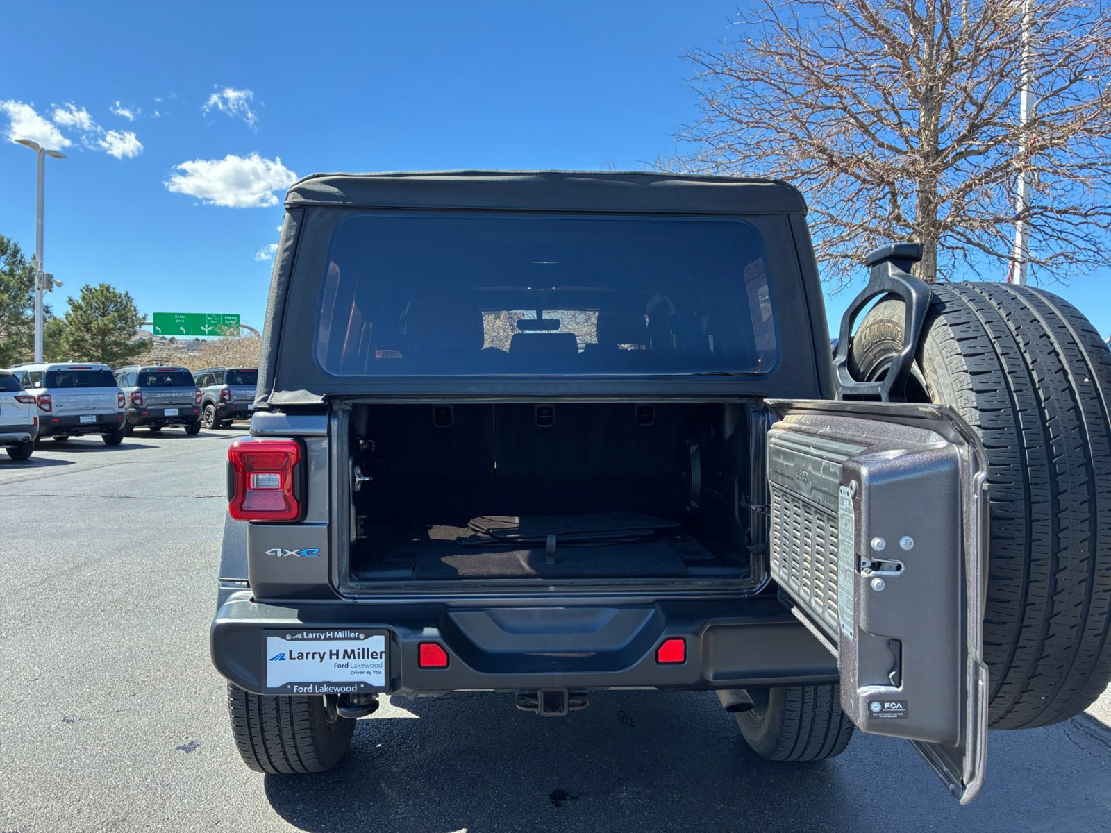 Used 2021 Jeep Wrangler Unlimited Sahara image 32