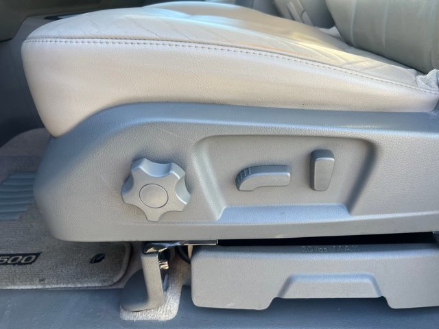 Used 2020 Nissan NV 3500 SL image 16