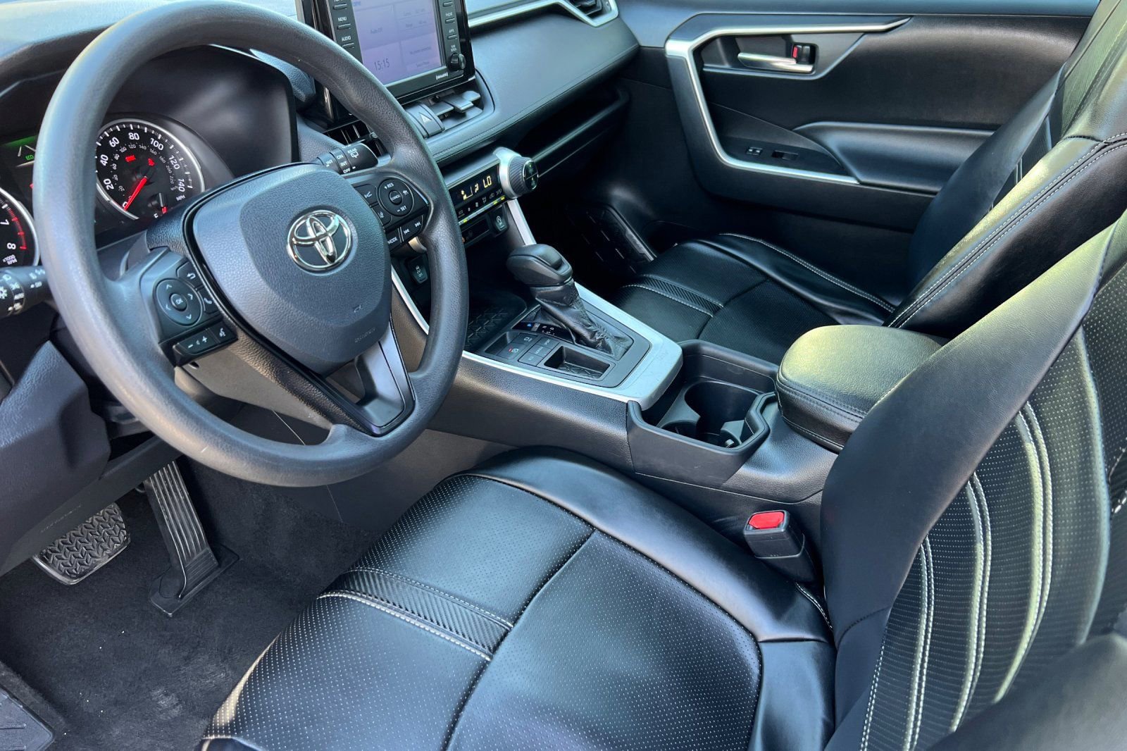 Used 2020 Toyota RAV4 XLE image 11