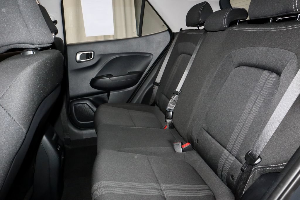 Used 2025 Hyundai Venue SEL FWD image 21