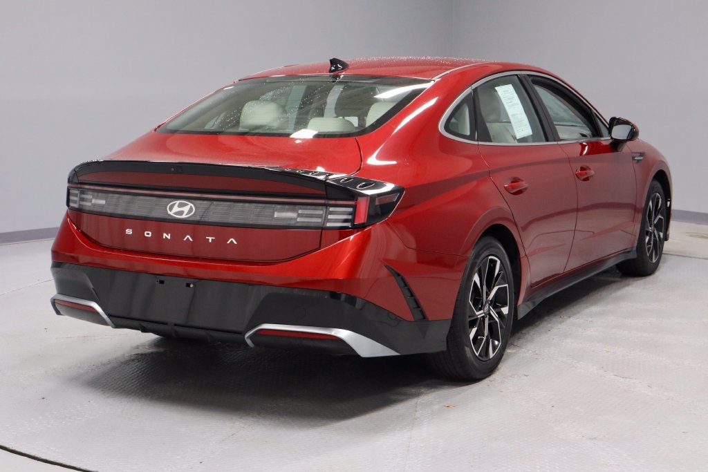 Used 2024 Hyundai Sonata SEL FWD image 11