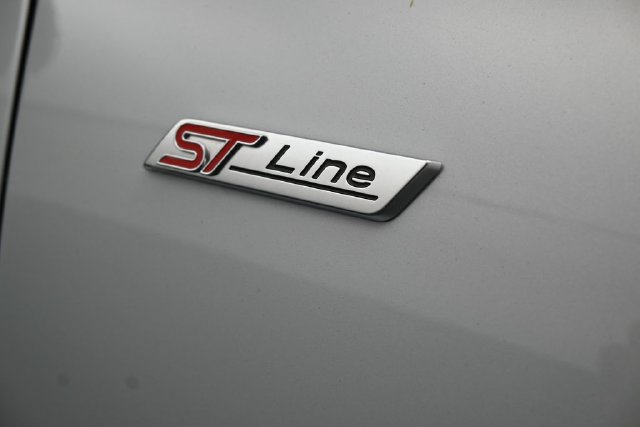 Certified 2025 Ford Escape ST-Line FWD image 30