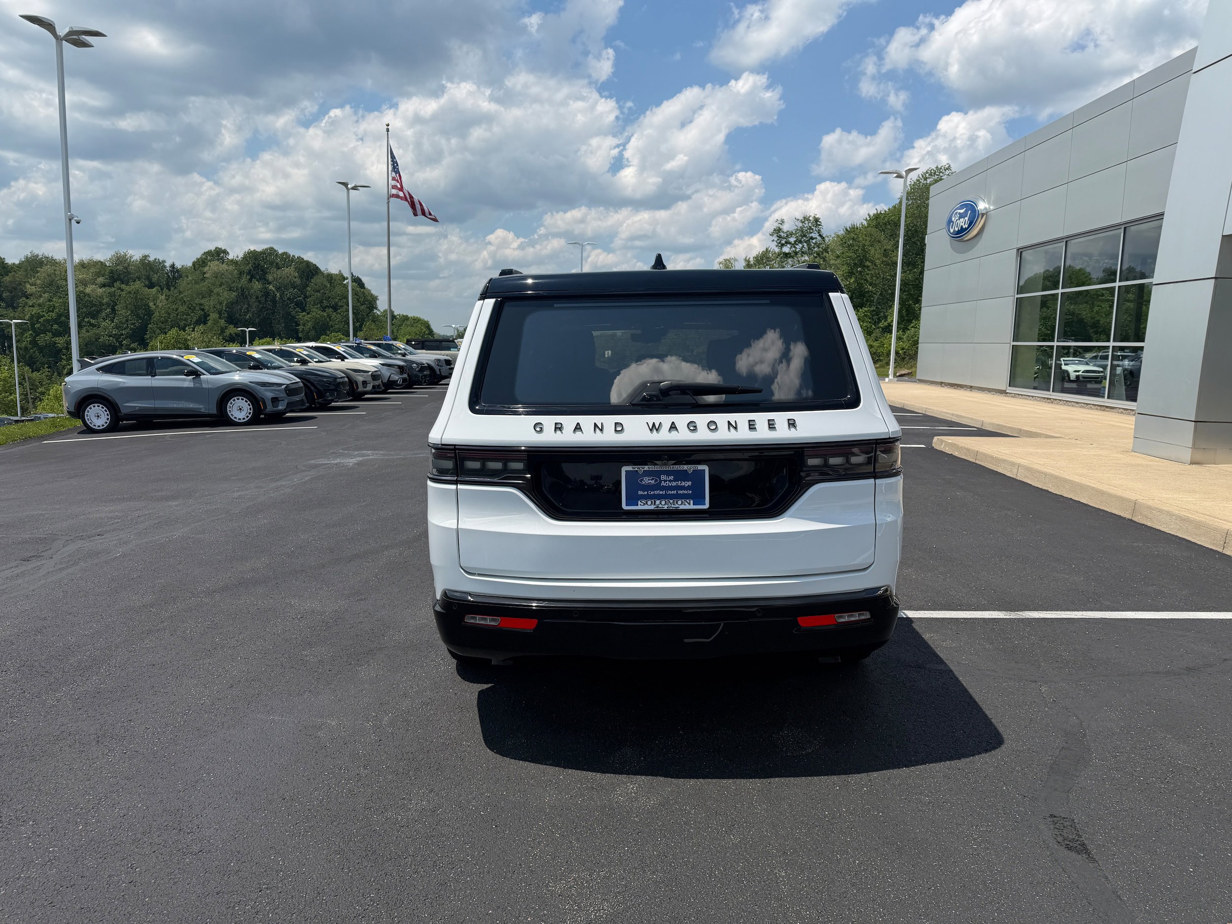 Used 2024 Jeep Grand Wagoneer Series II w/ Quick Order Packagew 28T AWD/4WD image 7