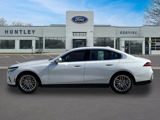 Used 2024 BMW 530i xDrive AWD/4WD image 6
