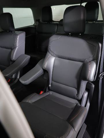 Certified 2025 Ford Expedition Active AWD/4WD image 11