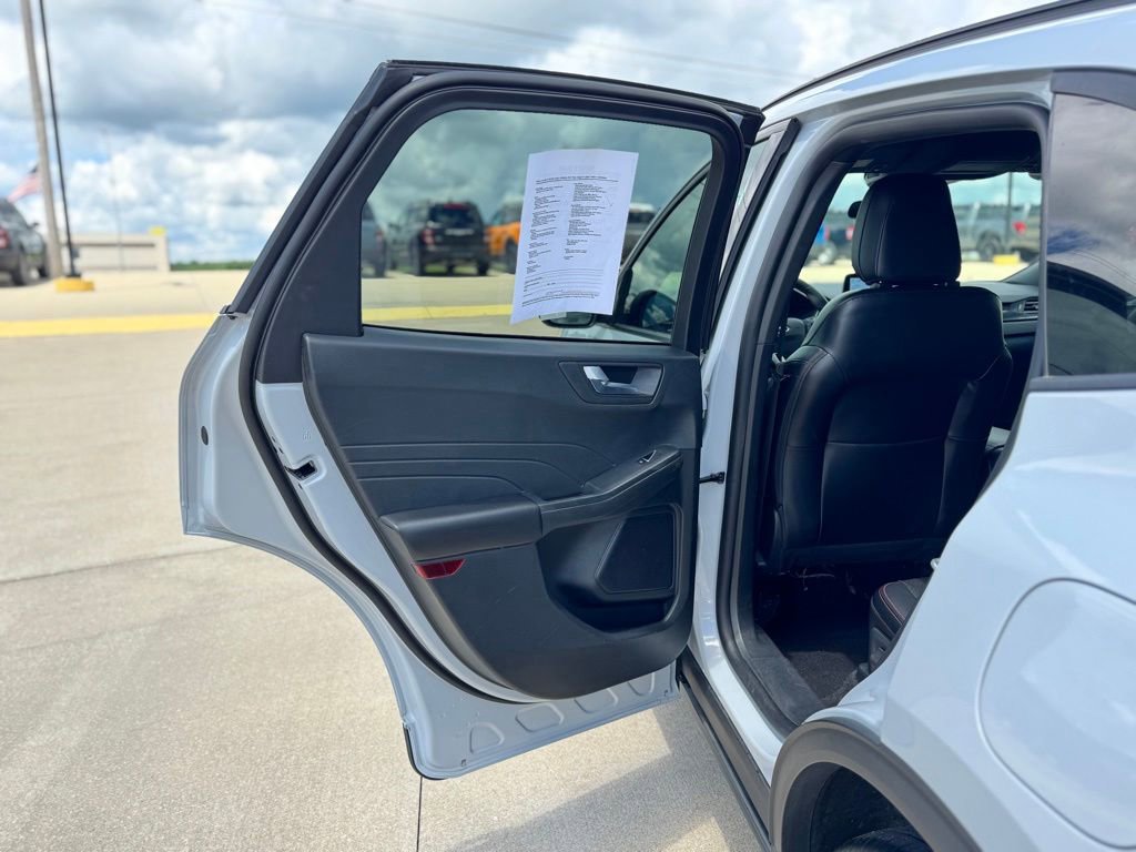 Certified 2025 Ford Escape ST-Line AWD/4WD image 31