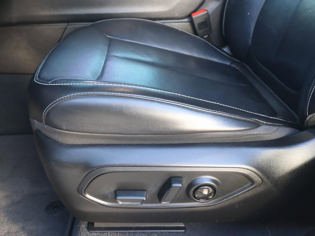 Used 2023 Jeep Grand Cherokee Limited w/ Black Appearance Package image 18