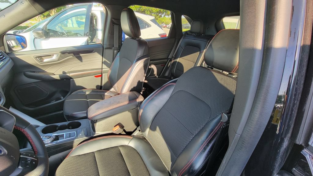 Certified 2025 Ford Escape ST-Line FWD image 10