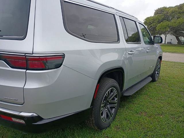 Used 2024 Jeep Wagoneer L Series II w/ Flexible Seating Group AWD/4WD image 14