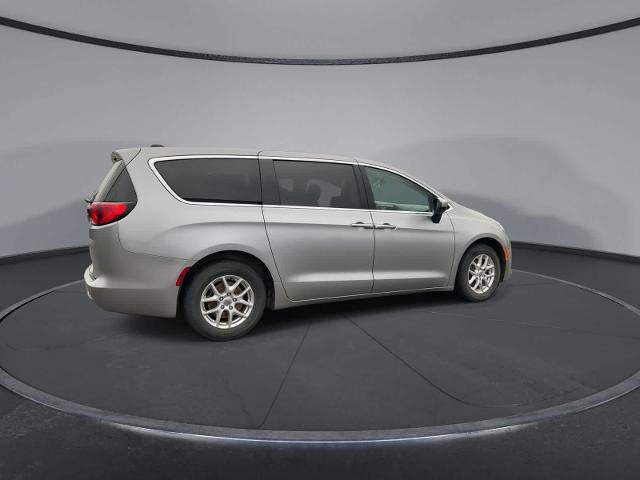 Used 2021 Chrysler Voyager LX FWD image 8