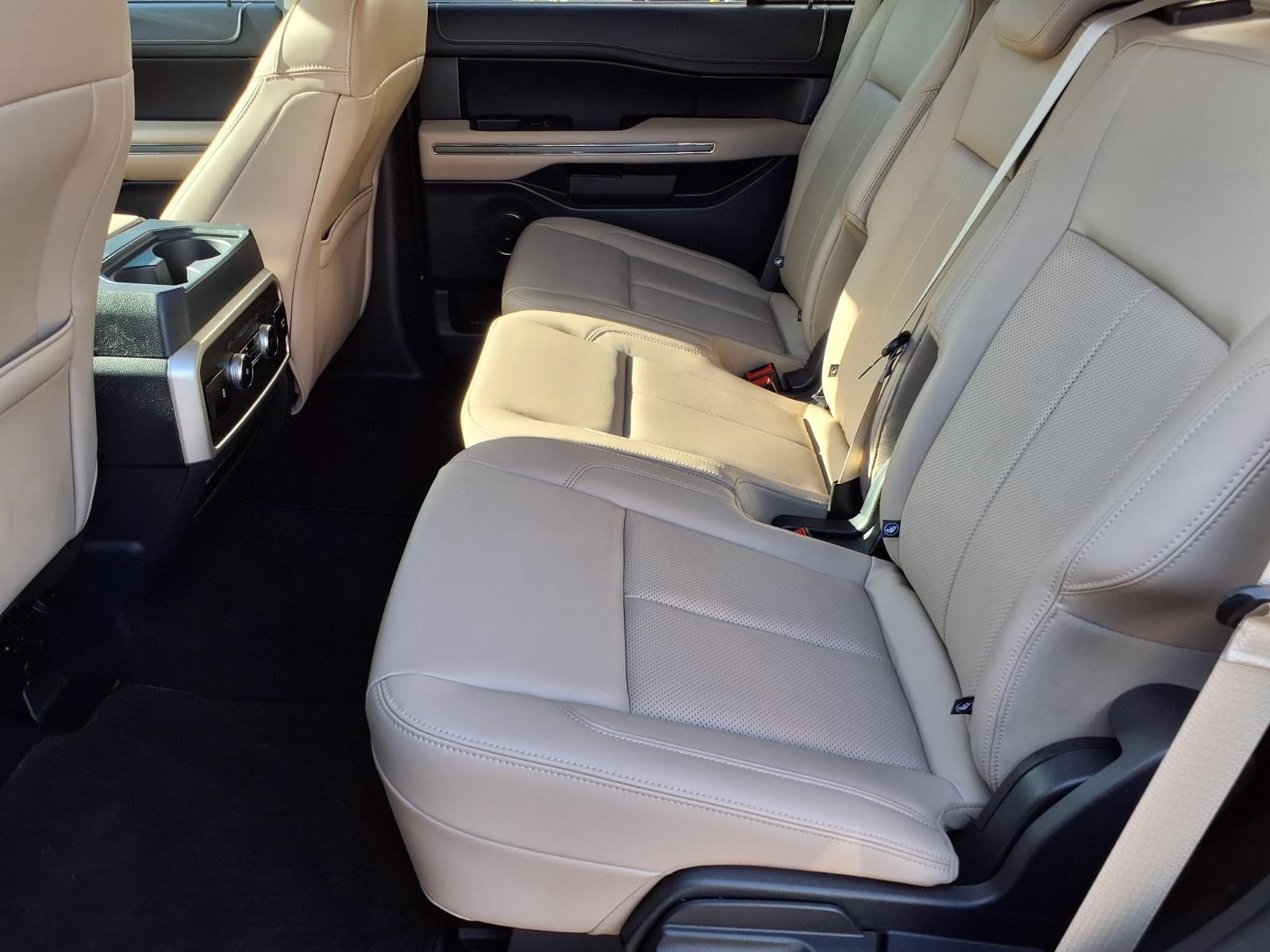 Certified 2024 Ford Expedition XLT RWD image 11