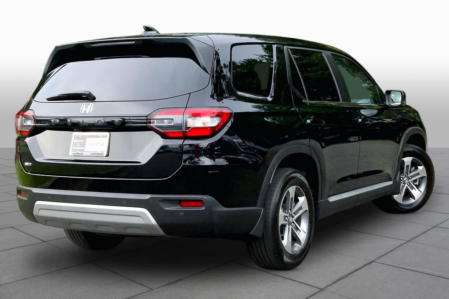 Used 2025 Honda Pilot EX-L image 13