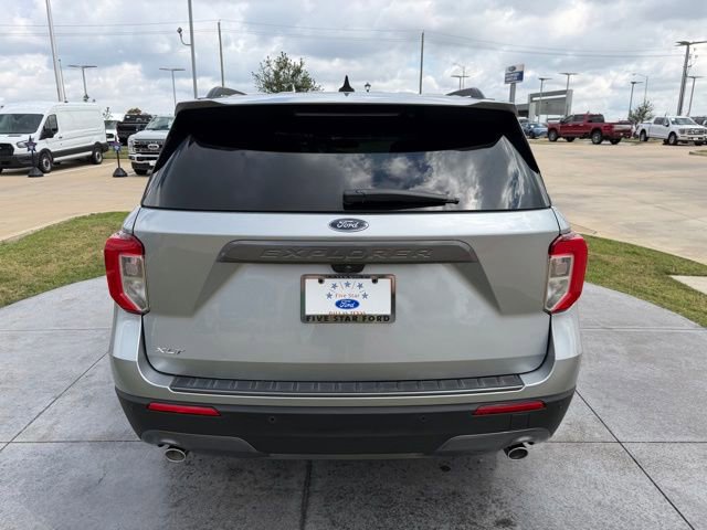 Certified 2023 Ford Explorer XLT w/ Equipment Group 202A RWD image 5