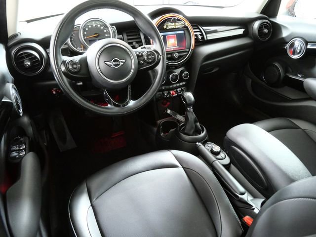 Used 2019 MINI Cooper 4-Door Hardtop image 8