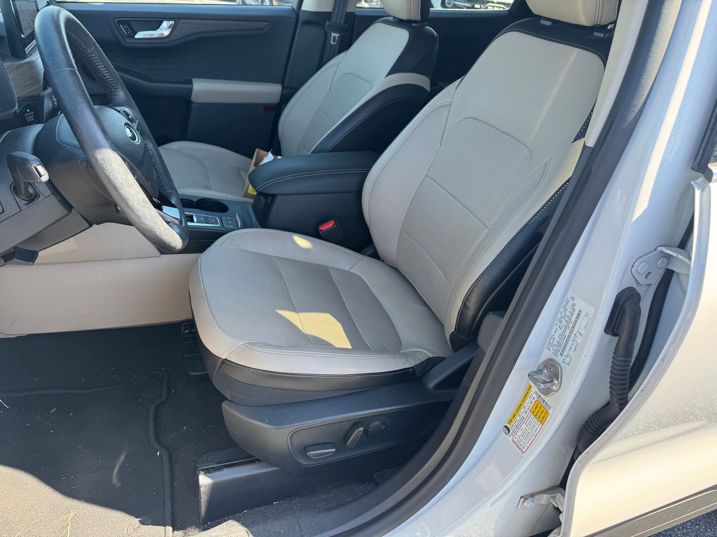 Certified 2020 Ford Escape Titanium AWD/4WD image 12