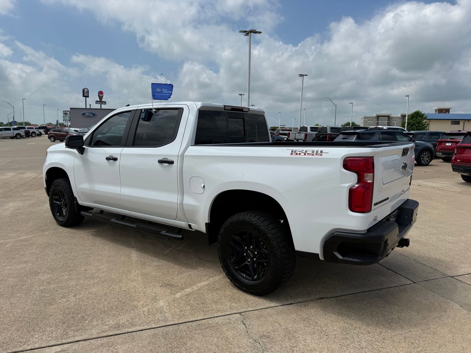Used 2024 Chevrolet Silverado 1500 LT Trail Boss w/ LT Trail Boss Premium Package image 3