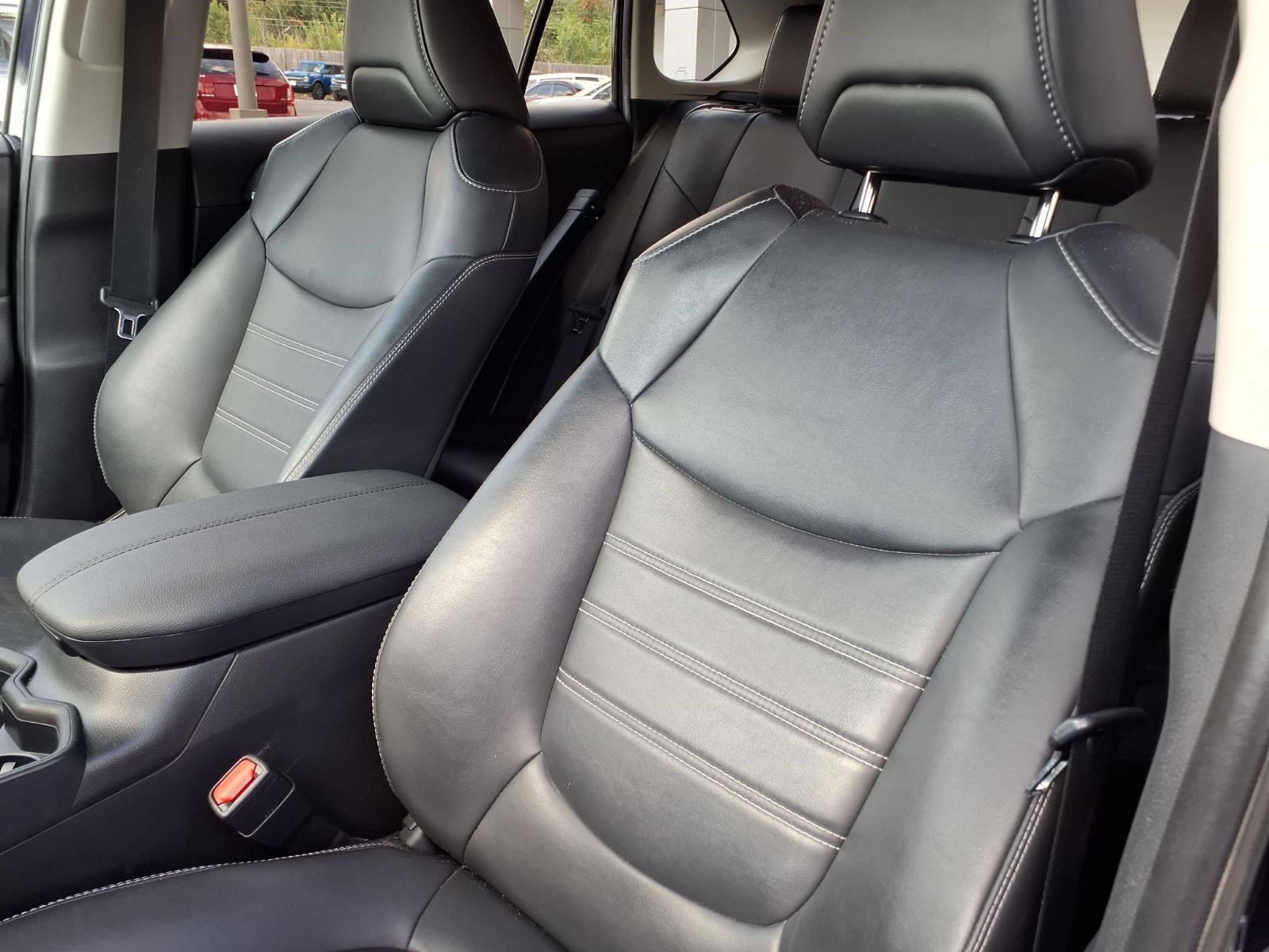 Used 2020 Toyota RAV4 XLE Premium FWD image 15