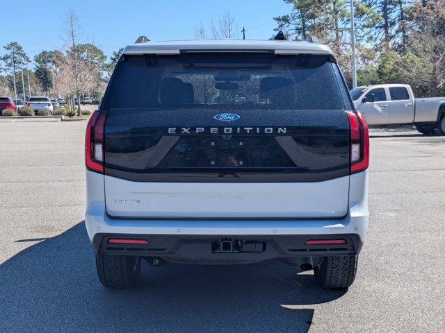 Certified 2025 Ford Expedition Active image 4
