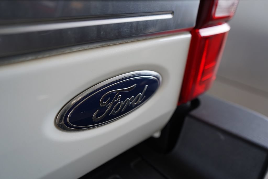 Certified 2021 Ford F250 Platinum w/ FX4 Off-Road Package AWD/4WD image 5