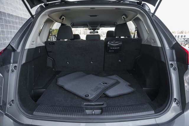Used 2024 Nissan Rogue S image 12