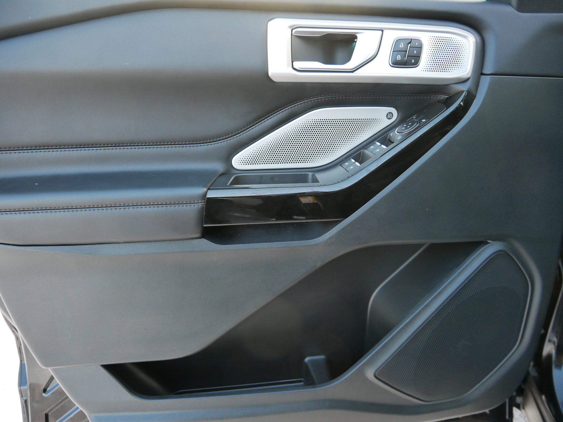 Certified 2023 Ford Explorer Platinum w/ Premium Technology Package image 11