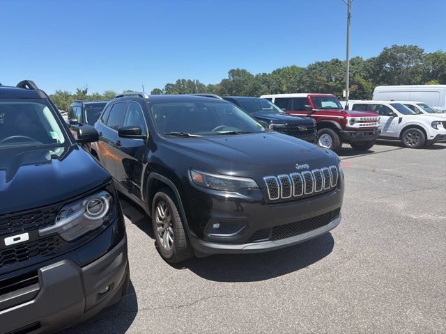 Used 2019 Jeep Cherokee Latitude w/ Popular Appearance Group AWD/4WD image 2