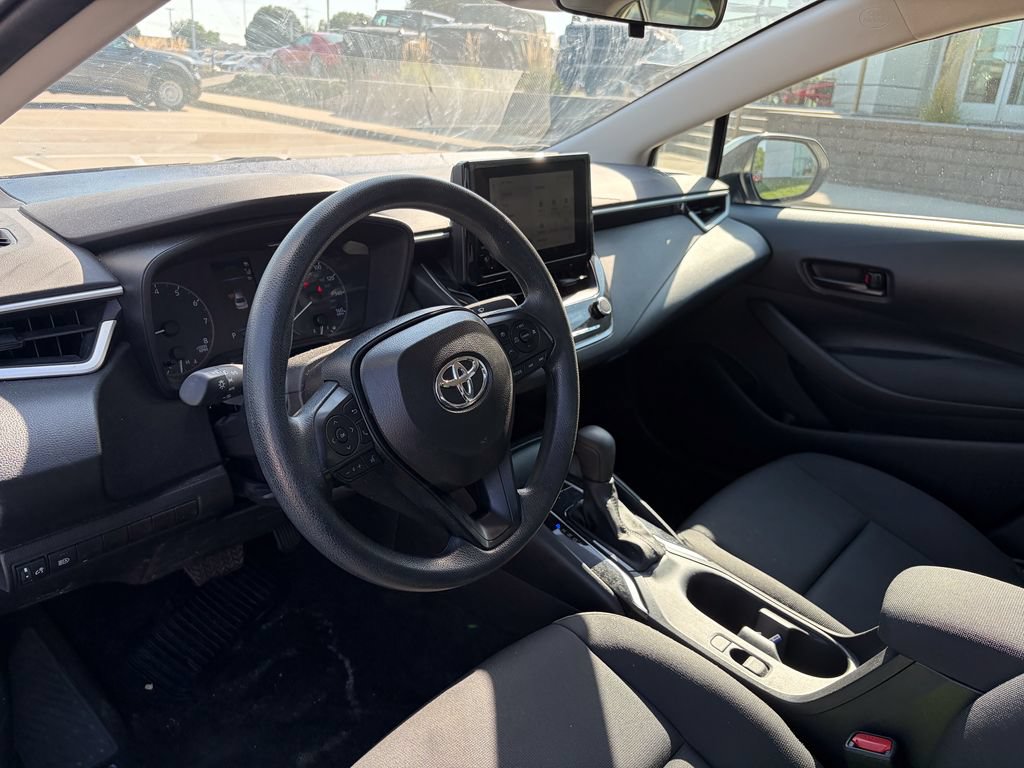 Used 2025 Toyota Corolla LE FWD image 9