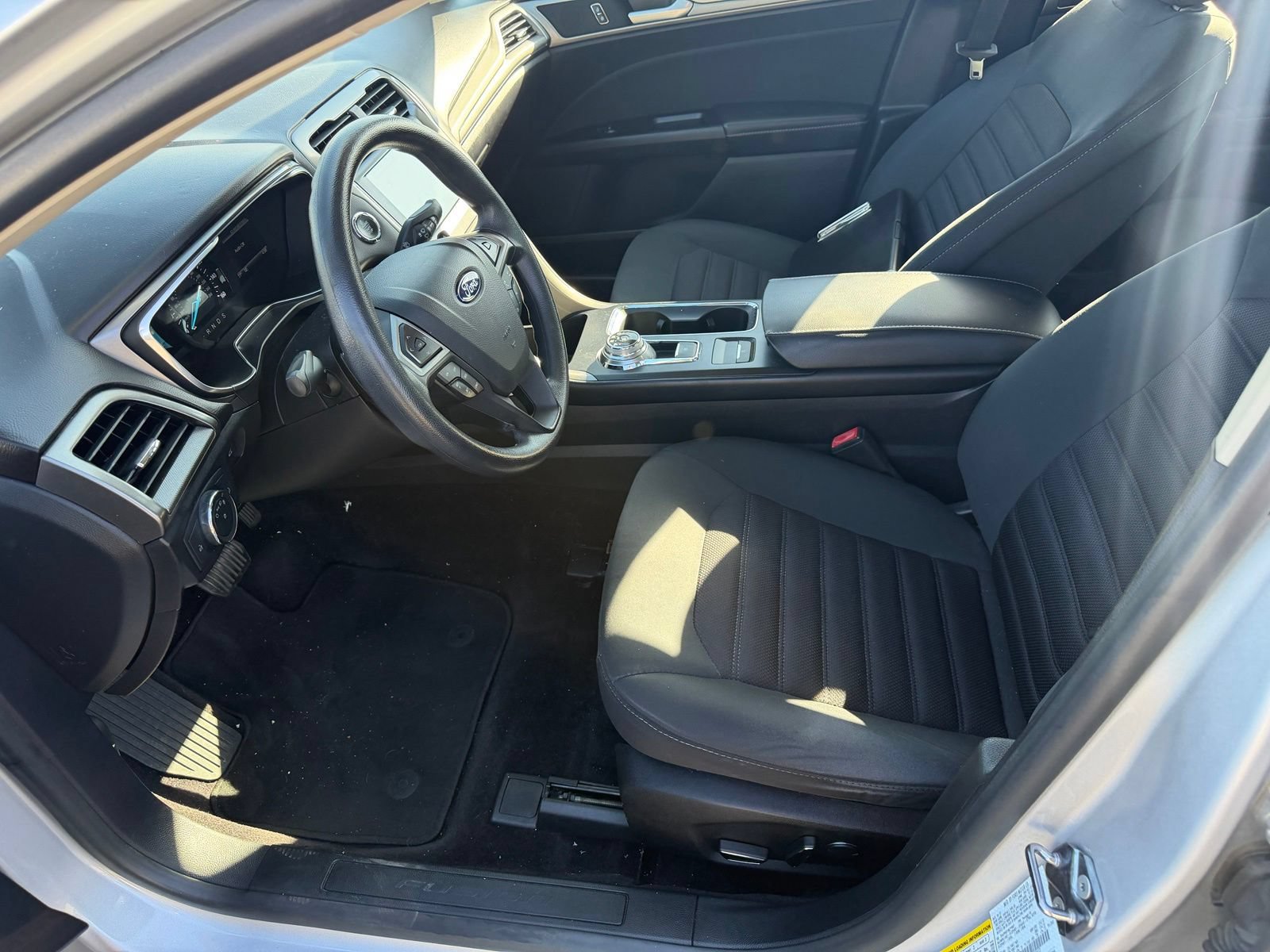 Certified 2017 Ford Fusion SE w/ Fusion SE Technology Package FWD image 10