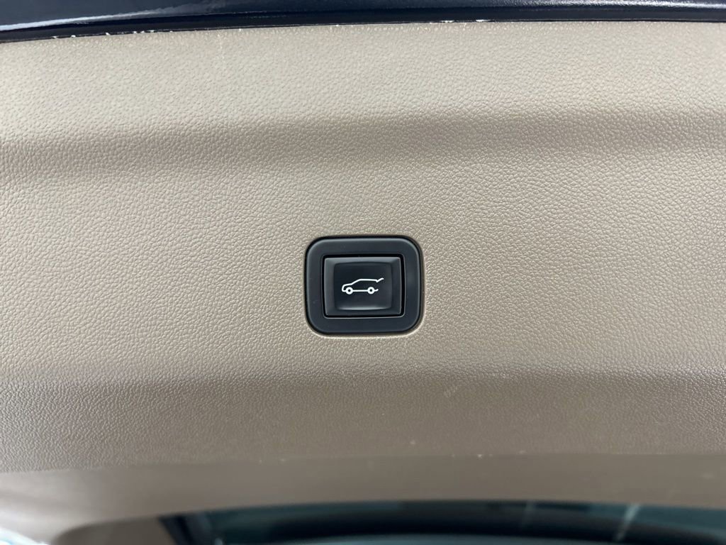 Used 2021 GMC Yukon Denali w/ Denali Ultimate Package image 32