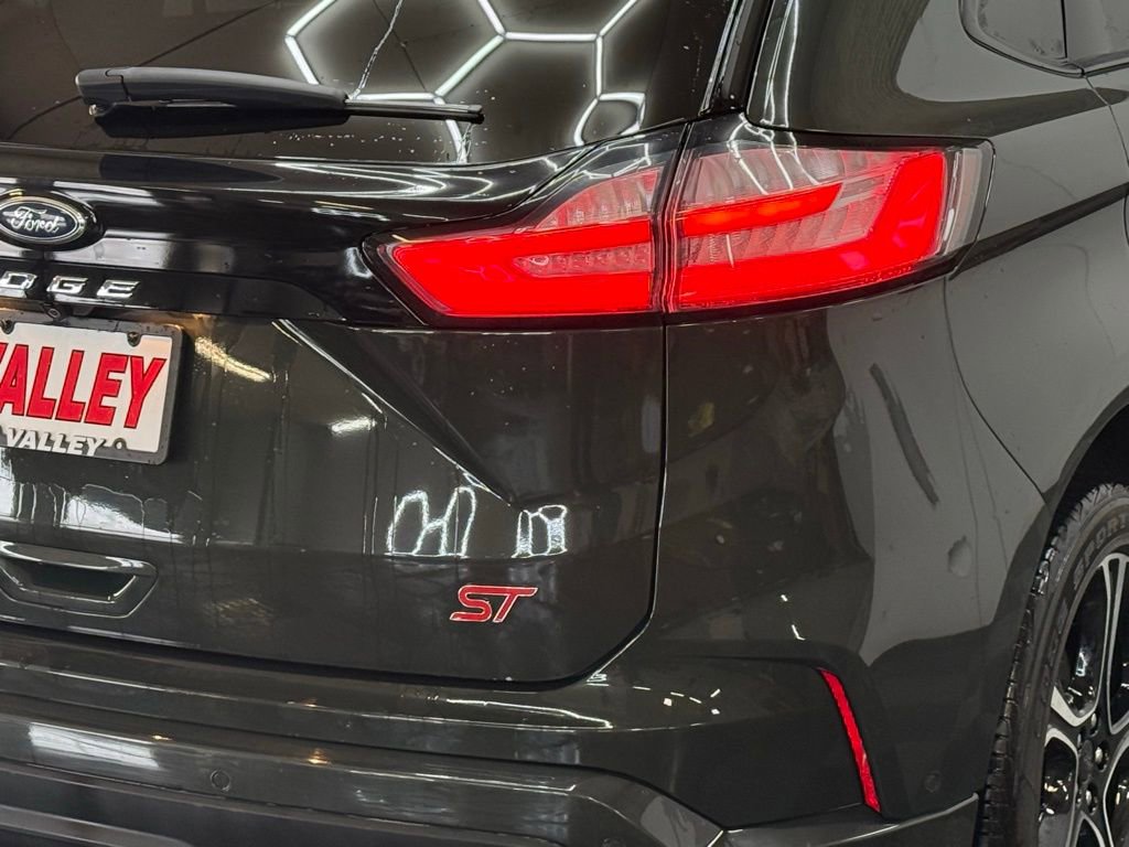 Certified 2022 Ford Edge ST w/ Equipment Group 401A image 27